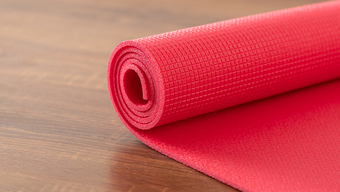 Купить коврик для фитнес, аэробики или йоги в интернет-магазине Спортмат от производителя.